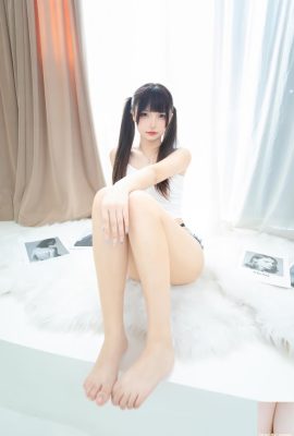 “กางเกงขาสั้นเดนิม 3” ของ Kanamezaka Mafuyu ขายาวสีขาวของเธอร้อนแรงจนเธอทนไม่ไหว (75P)