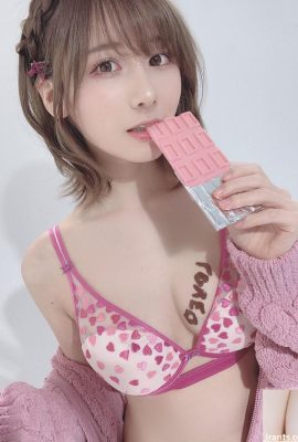けんken (けんけん) “ชุดชั้นในสีชมพู + ชุดเพียว” ช็อคโกแลตประกบหน้าอกอร่อยมาก (38P)