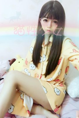 (สาวน่ารักใน Weibo) Cat girl@ชุดนอนการ์ตูนสีเหลือง (44P)