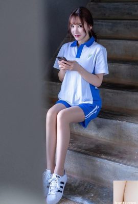 เด็กนักเรียนหญิง Zhou Yuxi แอบเล่นโทรศัพท์มือถือของเธอและได้รับการลงโทษทางวินัยโดยอาจารย์ Yin Fei (49P)