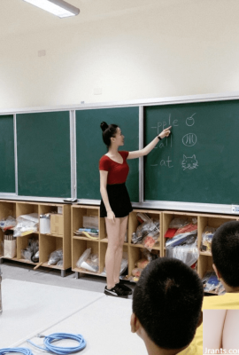 ครูสอนกางเกง Zhenli โรงเรียนประถมอยู่ที่นี่แล้ว! ในชั้นเรียนสวม “กระโปรงสั้นเผยเรียวขา” ในชั้นเรียน … ตะลึง: ใส่สิ่งนี้ในชั้นเรียนเหรอ?  (25P)