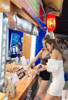 สาวนมโตสุดฮอต “Xiancaier&Lara囍” ที่ตลาดกลางคืน Shilin ก้มลงจับปลาทองและดึงดูดความสนใจของฝูงชน! “มุมมองตัดต่ำ” ที่สะดุดตาสุด ๆ (20P)