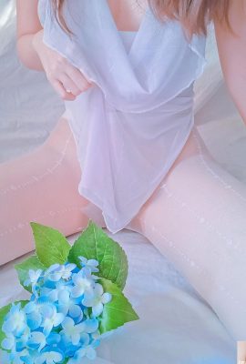 (รวบรวมจากอินเทอร์เน็ต) เด็กสาวผู้มีชื่อเสียงทางอินเทอร์เน็ตนอนแผ่วเบาบนผ้าปูที่นอน – Beauty in Flowers (28P)
