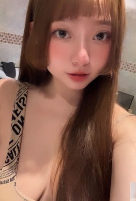 สาวสวย “Zhan Zhuzhu” มีหน้าอกอวบอวดหน้าอกเต็มอิ่มตระการตา (10P)