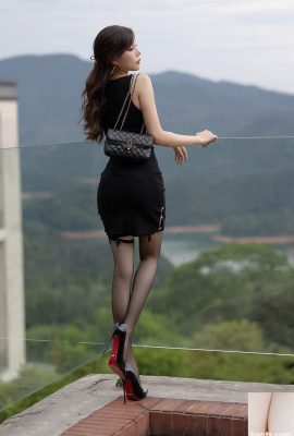 ขาที่สวยงามของ Goddess Zhizhi Booty ในถุงน่องสีดำปกปิดครึ่งหนึ่งและน่าดึงดูดมาก (60P)