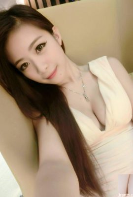 32D Breasts Madou ~ Xiaoqing Laura Ku ~ สวมชุดชั้นในกลวงเพียงชุดชั้นในกลวงเผยให้เห็นลูกอวบของเธอ (73P)