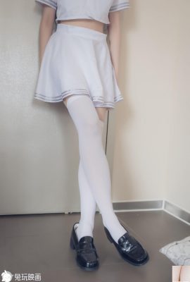 (กระต่ายเล่นกับภาพยนตร์) – สนามเล็ก ๆ ของ White Sailor (40p)