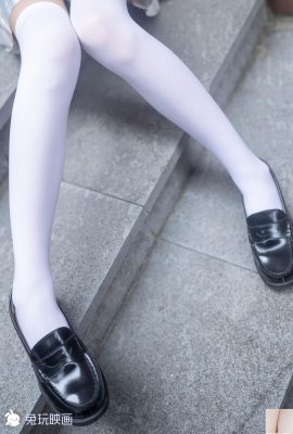 (กระต่ายเล่นกับภาพยนตร์) – สวมรองเท้าด้านนอก (39p)