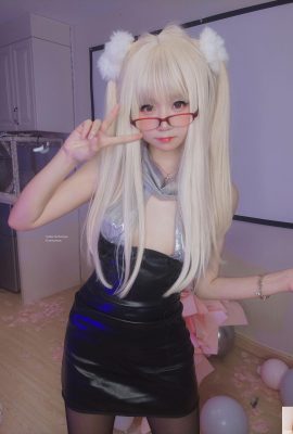 สาวน่ารัก Coser Shake Yoyo – ถุงน่องสีดำ (115p)