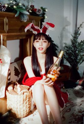 “jiujiu is wu cimin” แสดงรูปร่างที่นุ่มนวลและเสน่ห์ของเขา (23p)