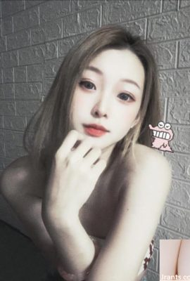ร่างกายที่สวยงาม “Little Hani” กำลังจะอวดหน้าอกใหญ่ที่ดุเดือดของเธอ (10p)