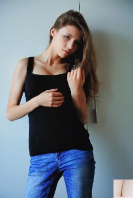 สีน้ำตาลวัยรุ่นสีน้ำตาล Mila Azul เผยให้เห็นหัวนมใหญ่ที่งดงามของเธอและโพสท่าเปลือย (20p)