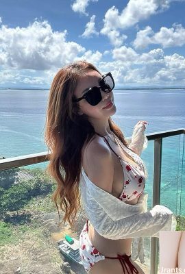 จุดโฟกัสที่เปล่งประกายและความภาคภูมิใจของร่างกายครอบงำผู้ชมทั้งหมด (10p)