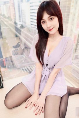 อารมณ์ “หิมะ” ของสาวสวยมีขนาดเล็กและสดชื่นและขาที่สวยงามของเธอมีคุณภาพสูงของเธอคือสีขาวและอ่อนโยน (10p)