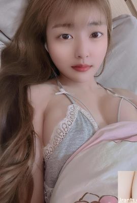 หน้าอกและงูที่สวยงามนั้นสะดุดตาเกินไป “Mier” เป็นเรื่องยาก (10p)