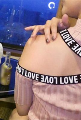 สาวสุดฮอตที่กำลังคุยด้วยในโรงเตี๊ยม แต่เธอไม่ได้คาดหวังว่าเธอจะเป็นผลิตภัณฑ์ที่มีของเหลวในช่องคลอดมากมาย เธอทนไม่ได้ถ้าเธอเล่นไปรอบ ๆ เธอพบสมบัติ (32p) จริงๆ