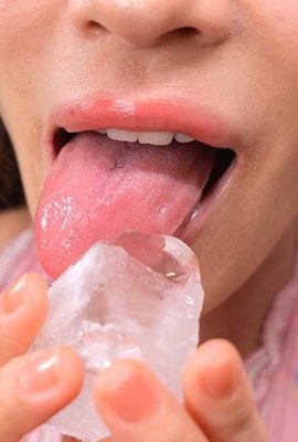 Morinaga Ice: ผู้หญิงหน้าลามกด้วยลิ้นดิ้น Morinaga Ice (21P)