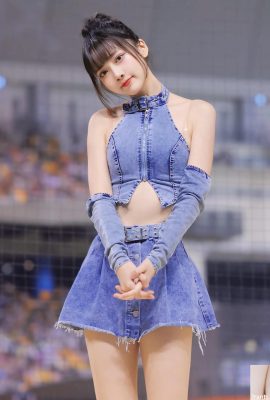 ดวงตากลมโตและหุ่นเซ็กซี่ของ “Yi Chen” จะดึงดูดใจคุณ (10P)