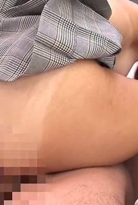 เด็กผู้หญิงในเครื่องแบบร้องไห้ถูกบังคับให้เจาะและอุทานทำให้ทุกคนร้องไห้ (20P)