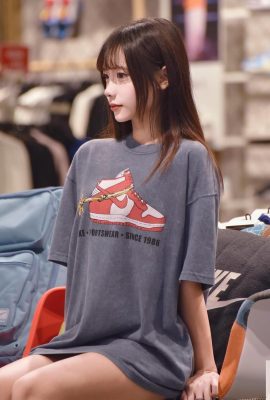 “YY” มีรอยยิ้มเจ้าอารมณ์และส่วนโค้งของร่างกายที่สมบูรณ์แบบที่จะทำให้คุณเวียนหัวตั้งแต่แรกเห็น (10P)